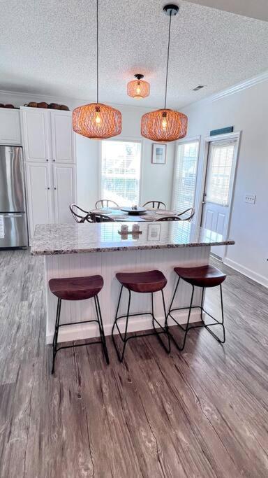 Walk To The Beach-Sleeps 10 And Golfcart شاطئ ميرتل المظهر الخارجي الصورة