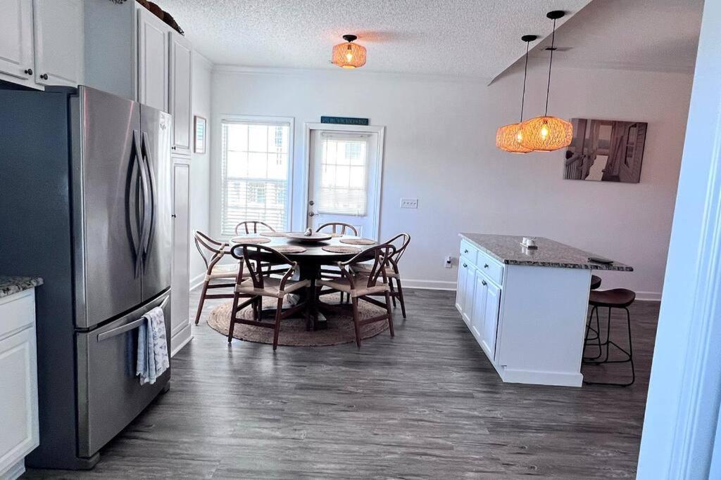 Walk To The Beach-Sleeps 10 And Golfcart شاطئ ميرتل المظهر الخارجي الصورة